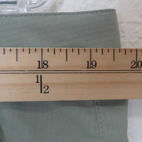 Columbia* Men's 1.5" Belt Loop Multipocketed Snap Closure Flat Front Shorts~ 38W - Picture 6 of 12